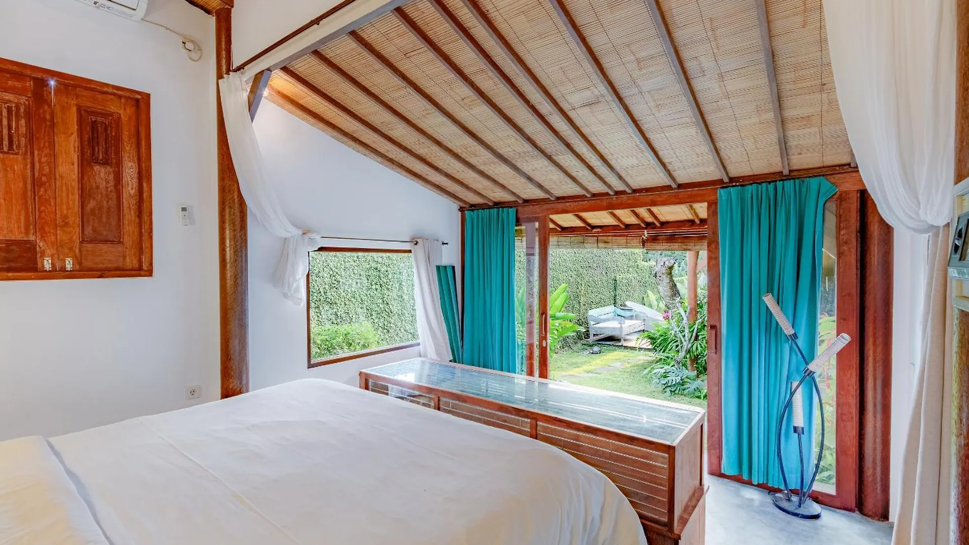 Villa Bumi - Playful & Quirky 3Br Villa Near Seminyak, A Unique Getaway Kerobokan  Indonesia