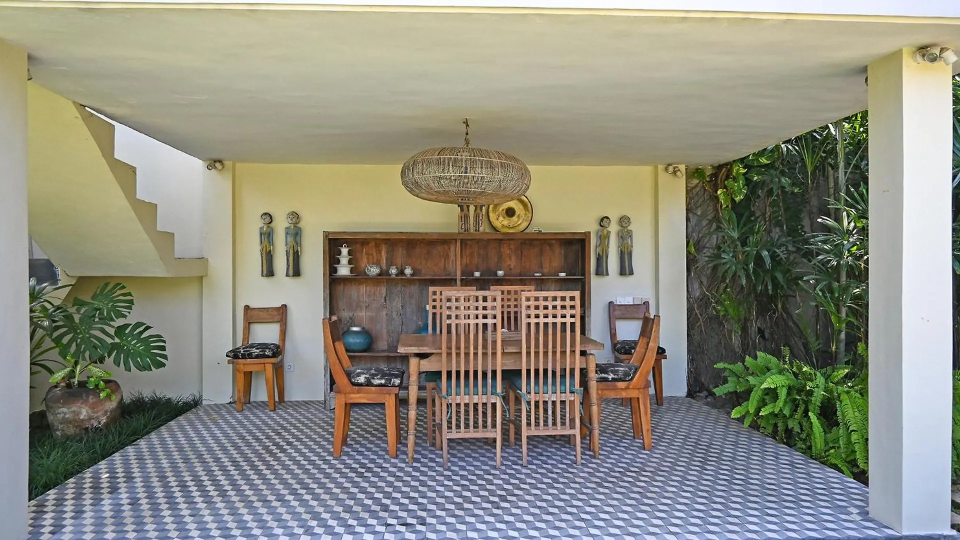 Villa Bumi - Playful & Quirky 3Br Villa Near Seminyak, A Unique Getaway Kerobokan  Kerobokan (Bali)