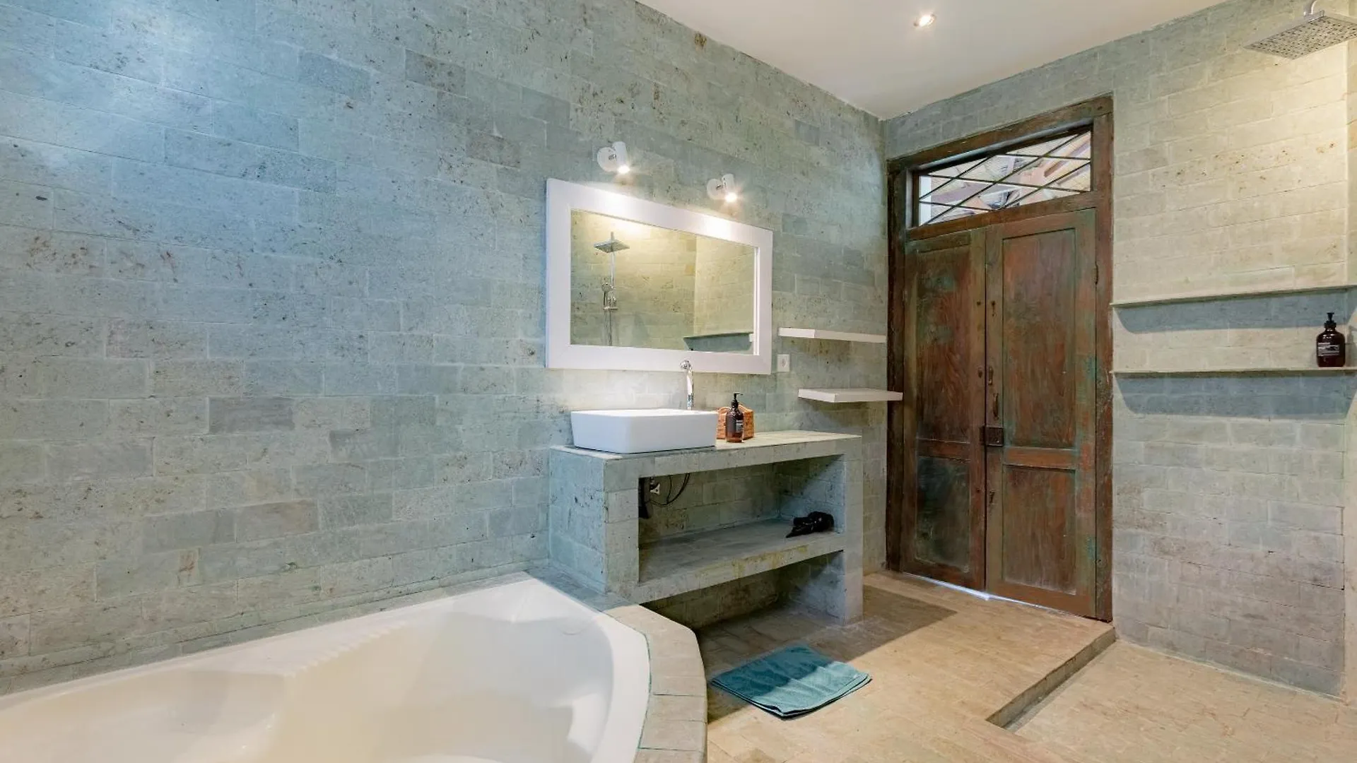 Villa Bumi - Playful & Quirky 3Br Villa Near Seminyak, A Unique Getaway Kerobokan